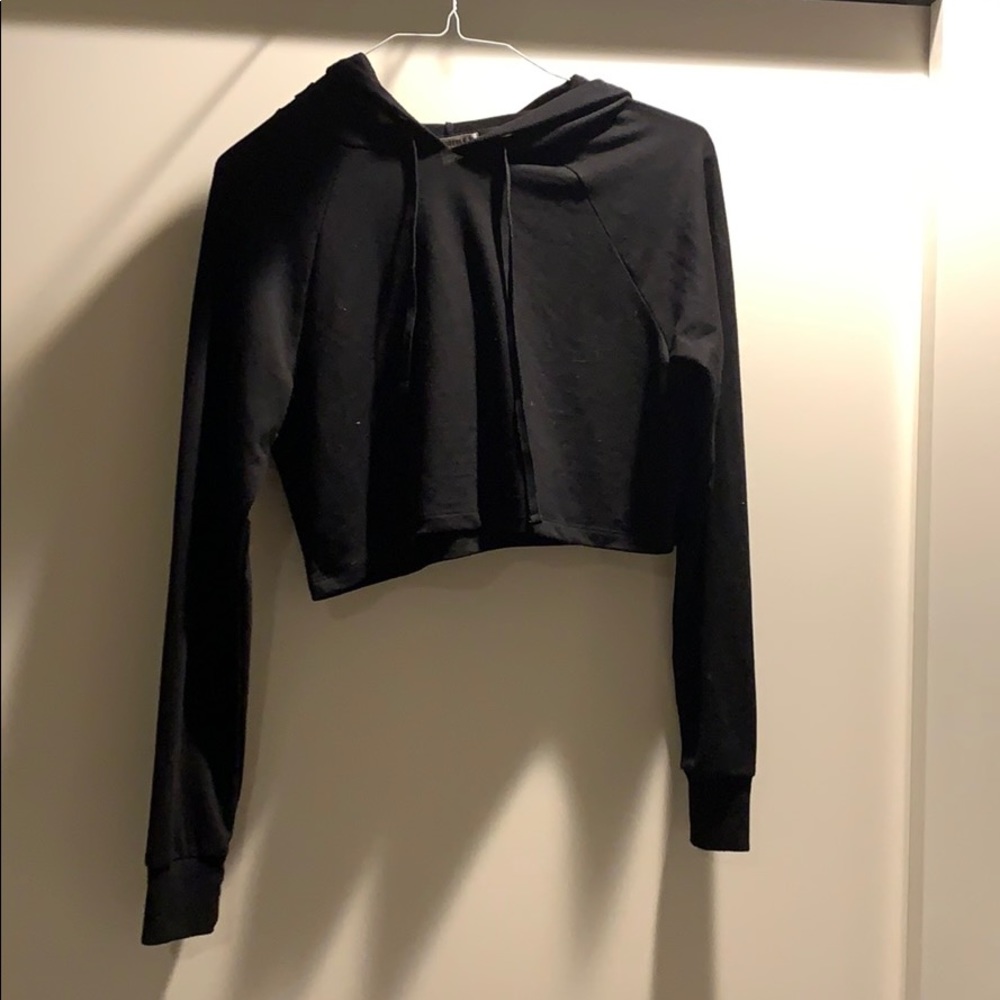 Black crop hoodie